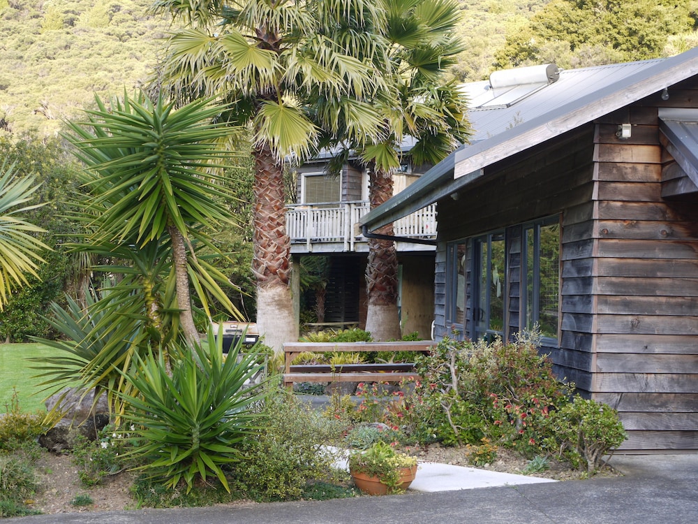Bay of Islands Holiday Apartments 45/50