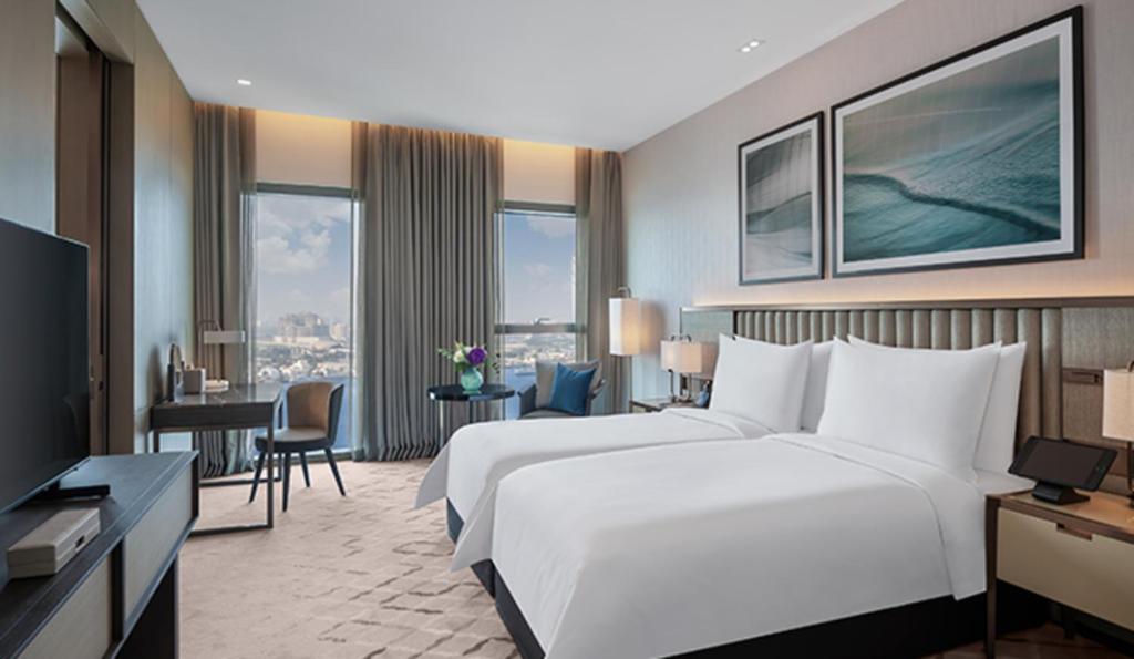 Premium 3B with Skyline View in Address Harbor Point 9/41