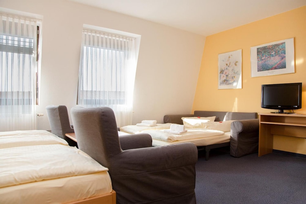 Montana Hotel Nurnberg West 12/28