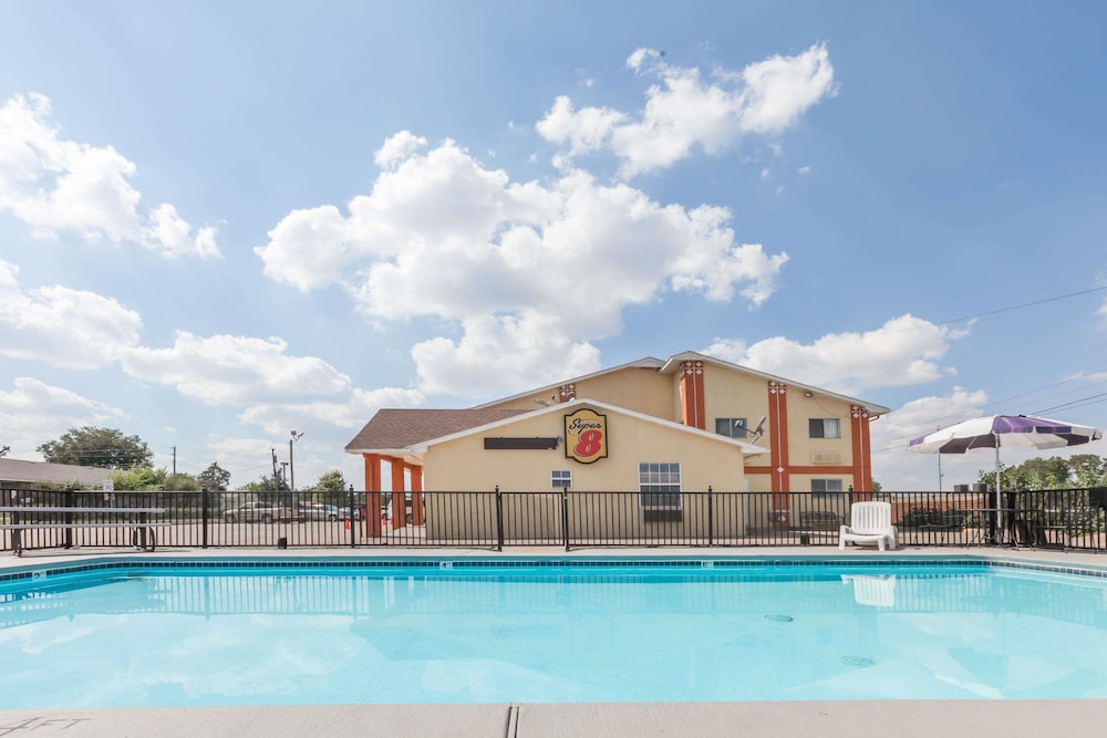 Super 8 By Wyndham Chickasha 1/28