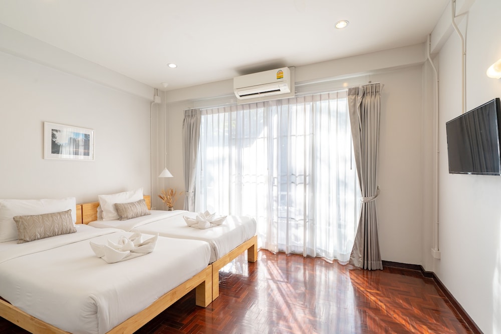 B House Chiangmai Hotel 20/50