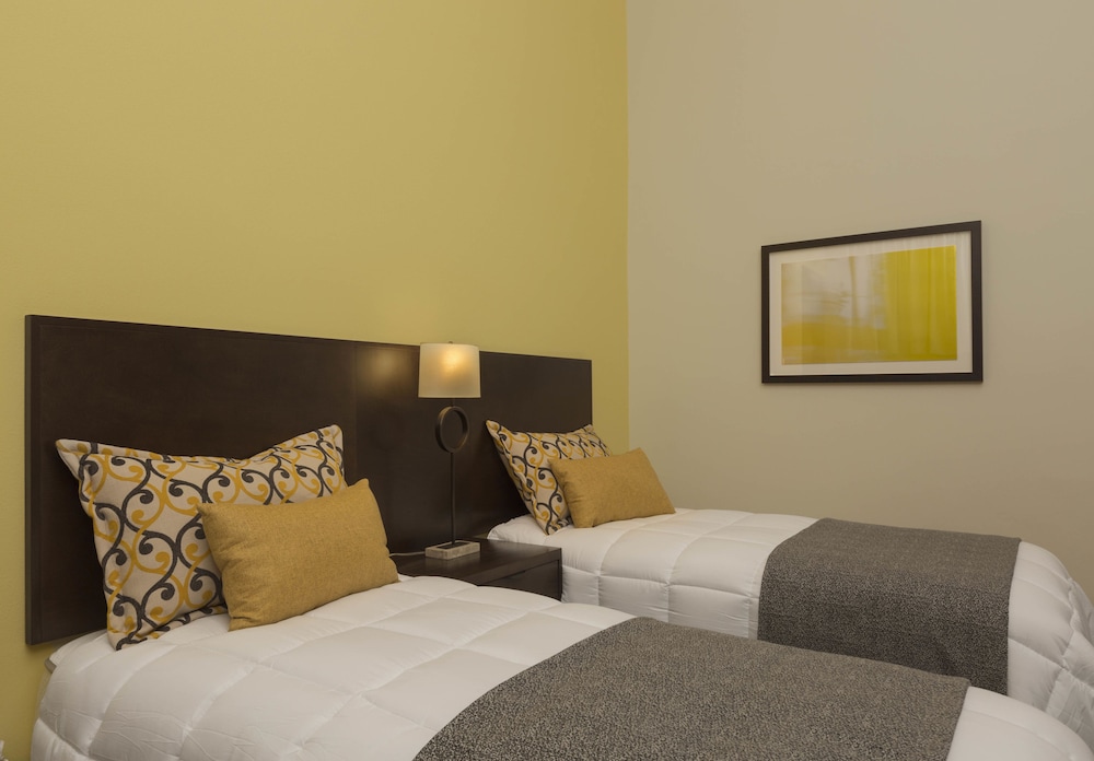 Decanter Hotel 8/47