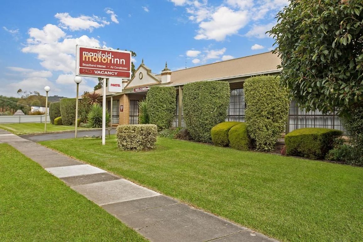 Manifold Motor Inn 25/26