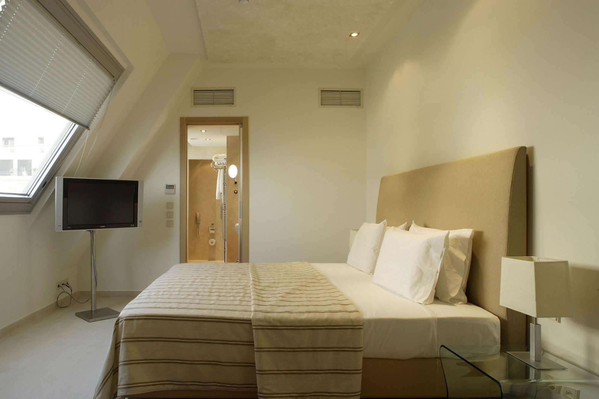 SENIOR, SUITE, KING BED, SEA VIEW, SOFA