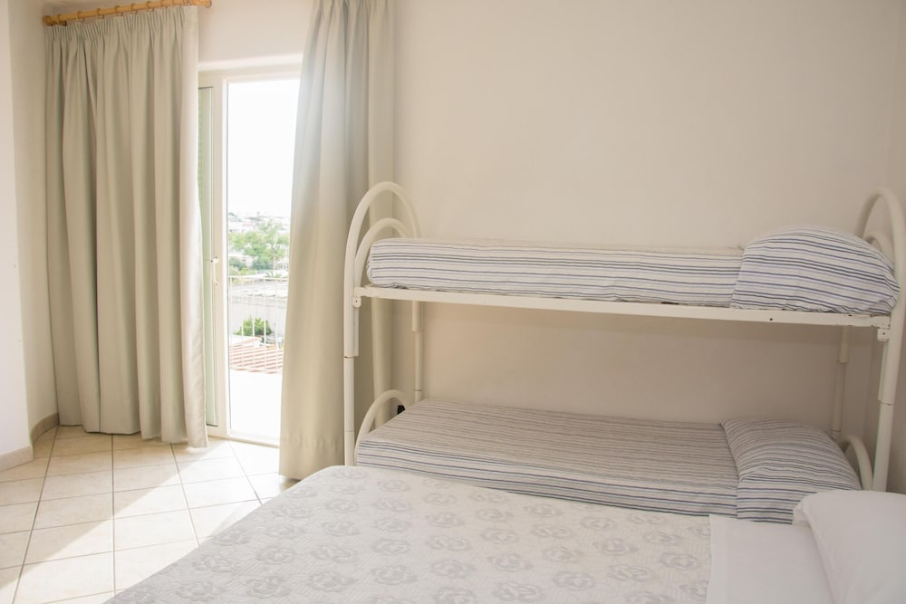 Hotel Villa Mena 8/50