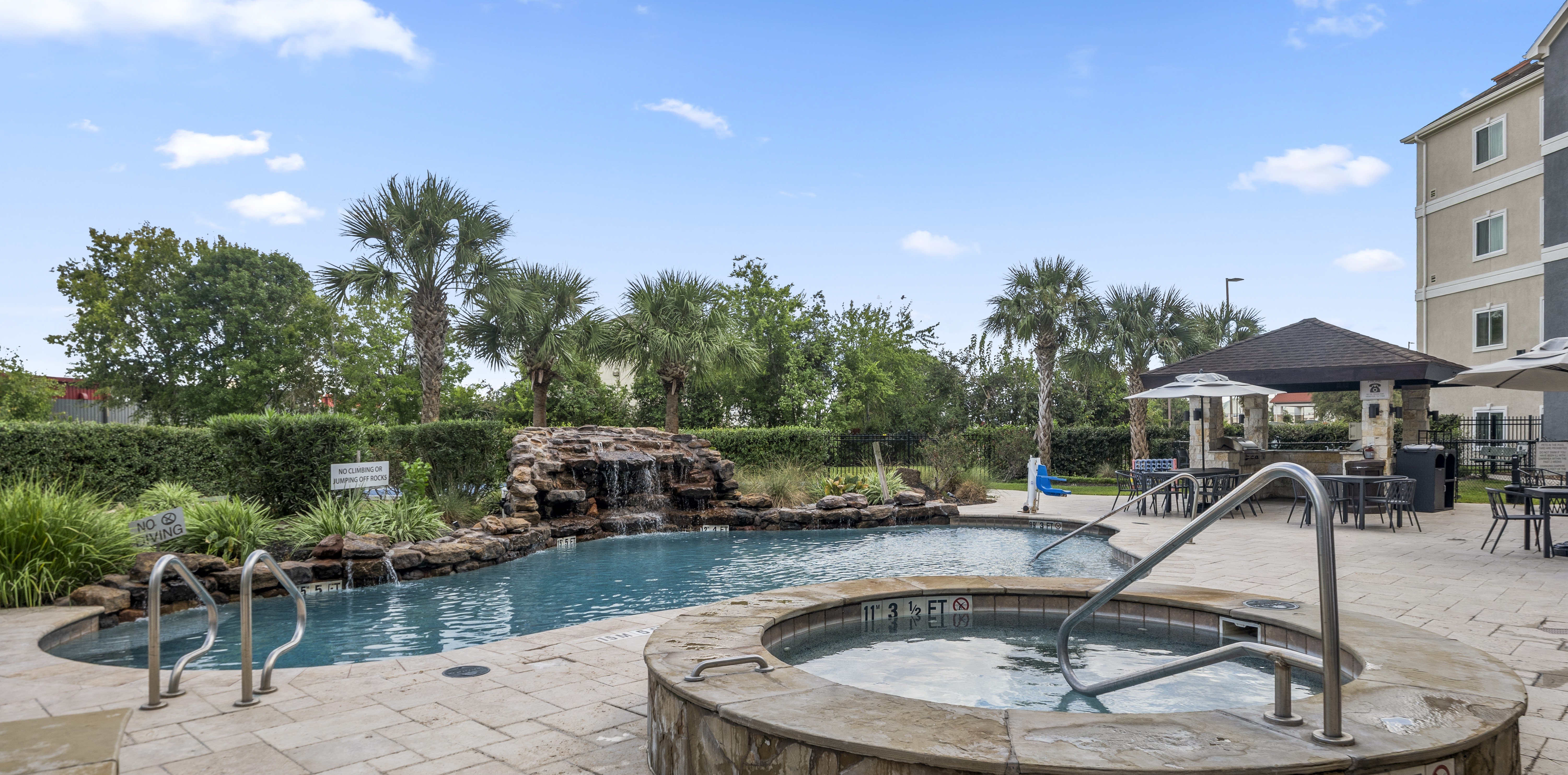 Staybridge Suites Houston-Nasa/Clear Lake 73/80