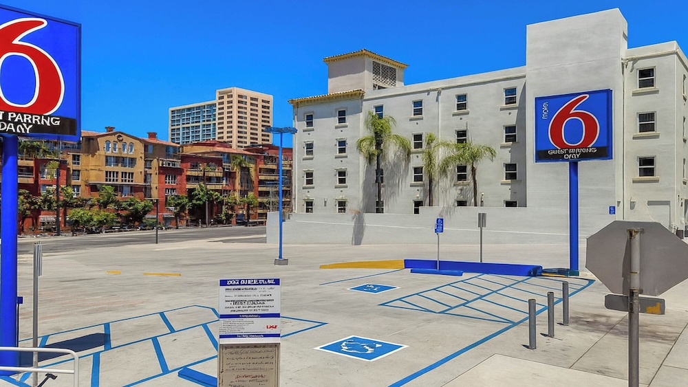 Motel6 San Diego, CA - Downtown 35/50