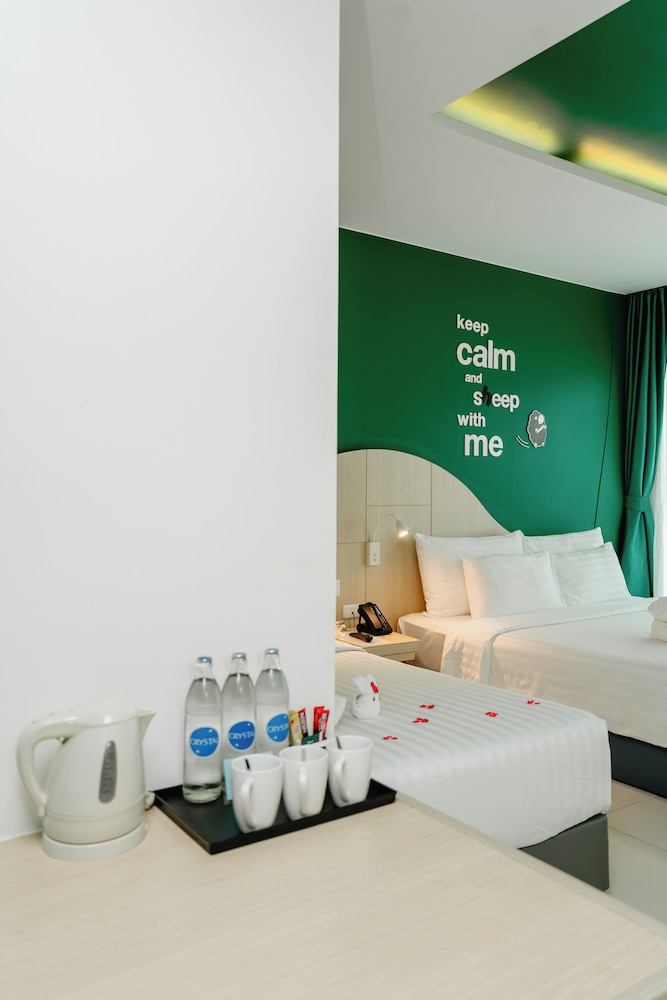 Sleep With Me Design Hotel at Patong 50/58