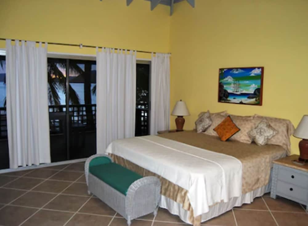Fort Recovery Beachfront Villa & Suites Hotel 18/49