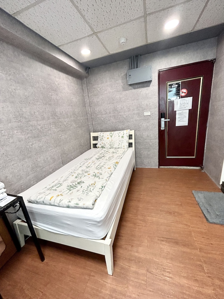 Ximen Triple Tiger Hostel 32/50