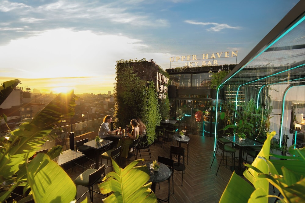 MAY DE VILLE Crown Hotel 39/46