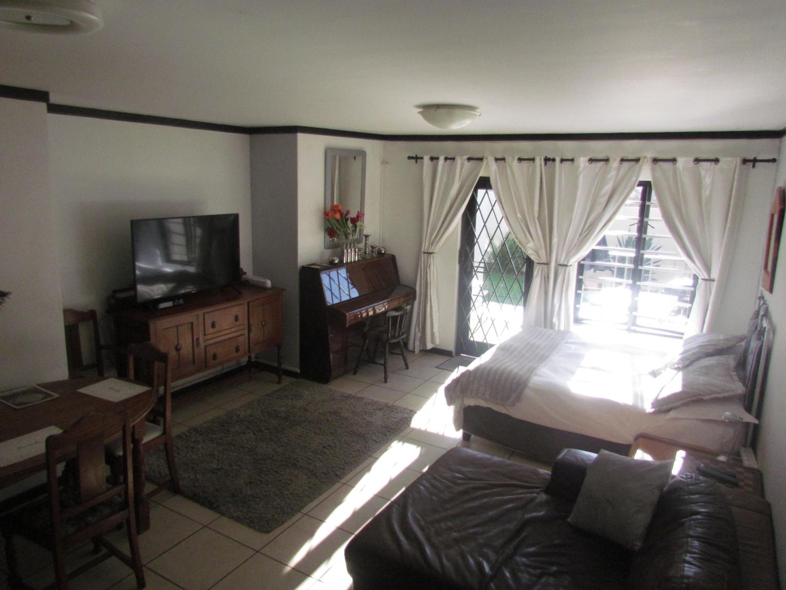 Santini Lace Self Catering 14/29