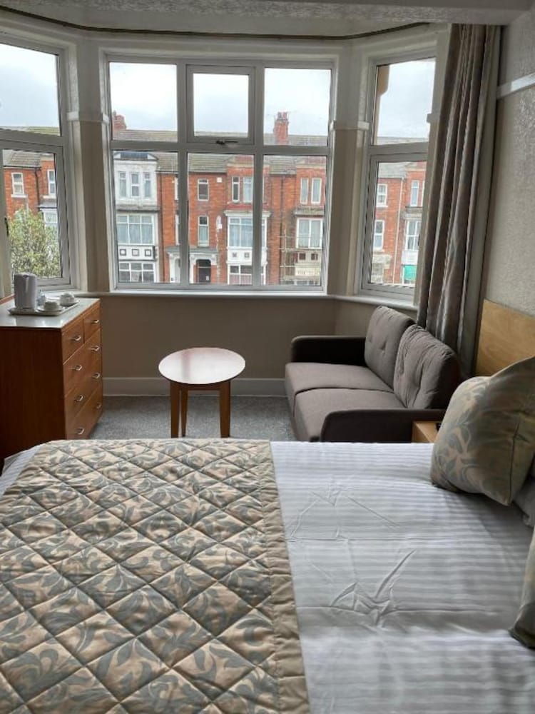 OYO Queens Hotel, Skegness 41/52