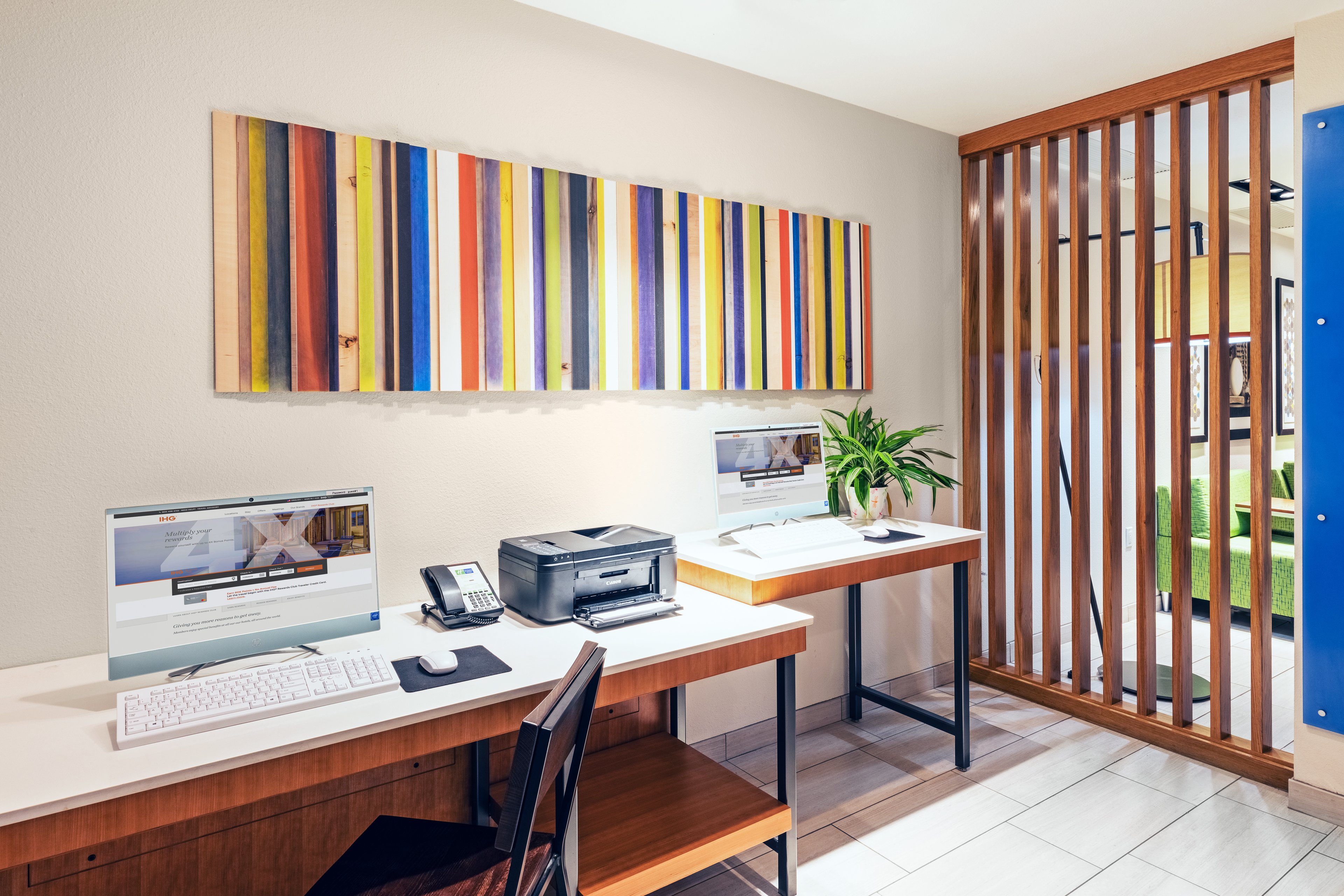 Holiday Inn Express And Suites Junction 20/20