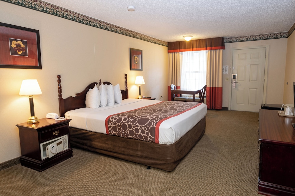 Hilltop Inn & Suites - North Stonington 38/60