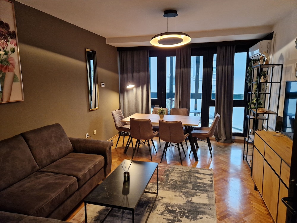 Meridien Luxury Apartments 33/50