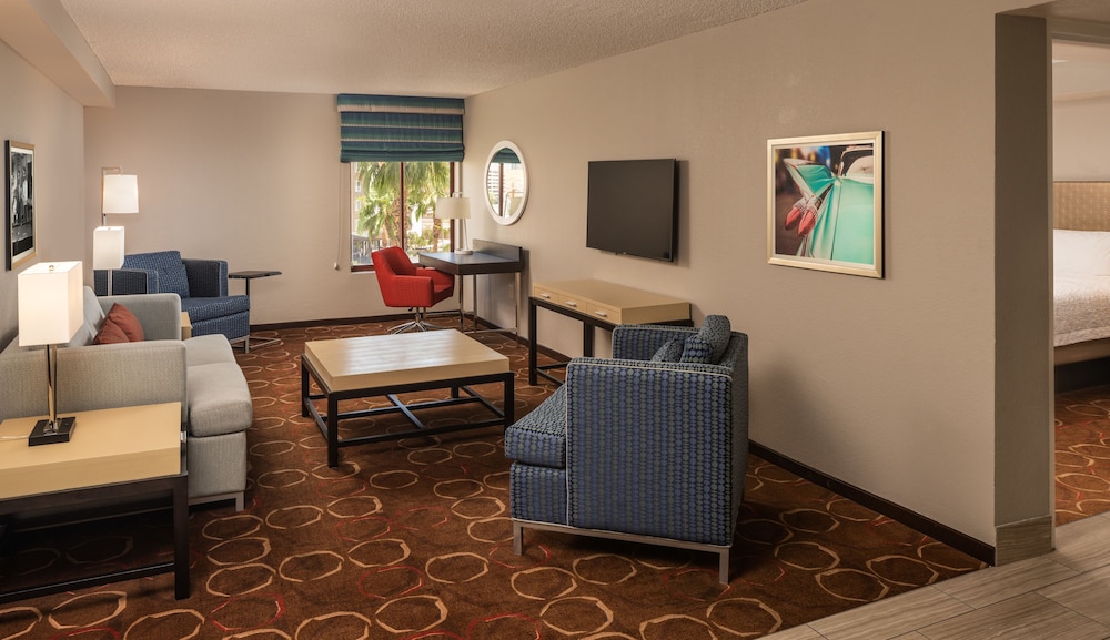 Hampton Inn Tropicana 23/30