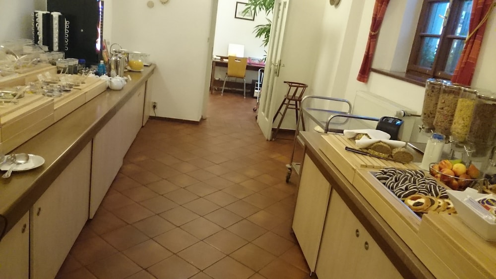 Hotel Adalbert 58/69