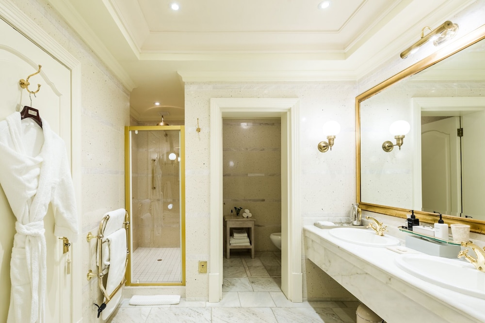 Ellerman House 17/69
