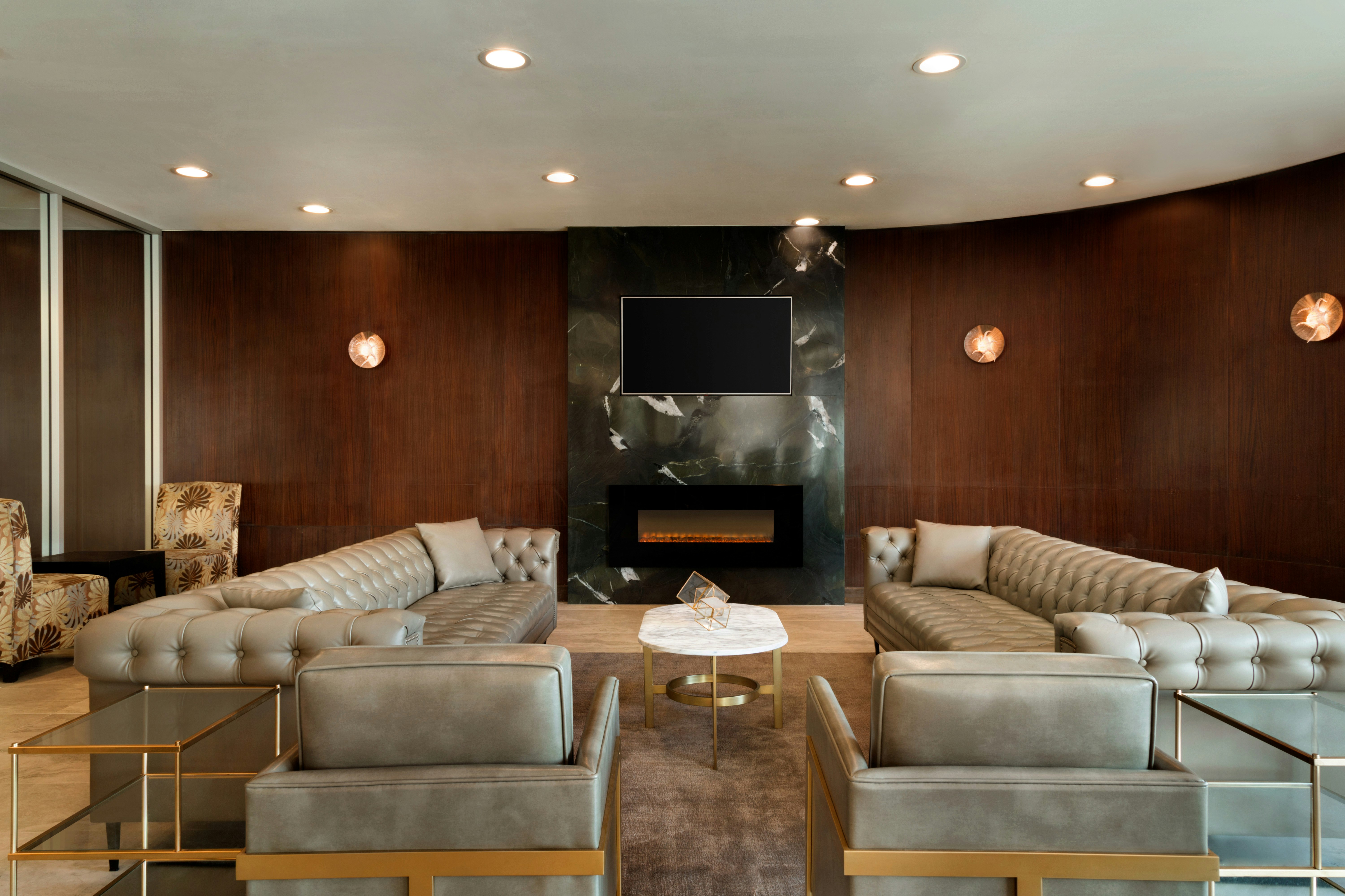 Embassy Suites by Hilton Los Angeles Glendale 21/54
