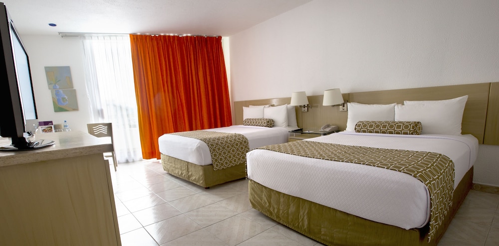 Standard, 2 Double Beds, Partial Ocean View, Balcony, HS Hotsson Smart Acapulco 8/10
