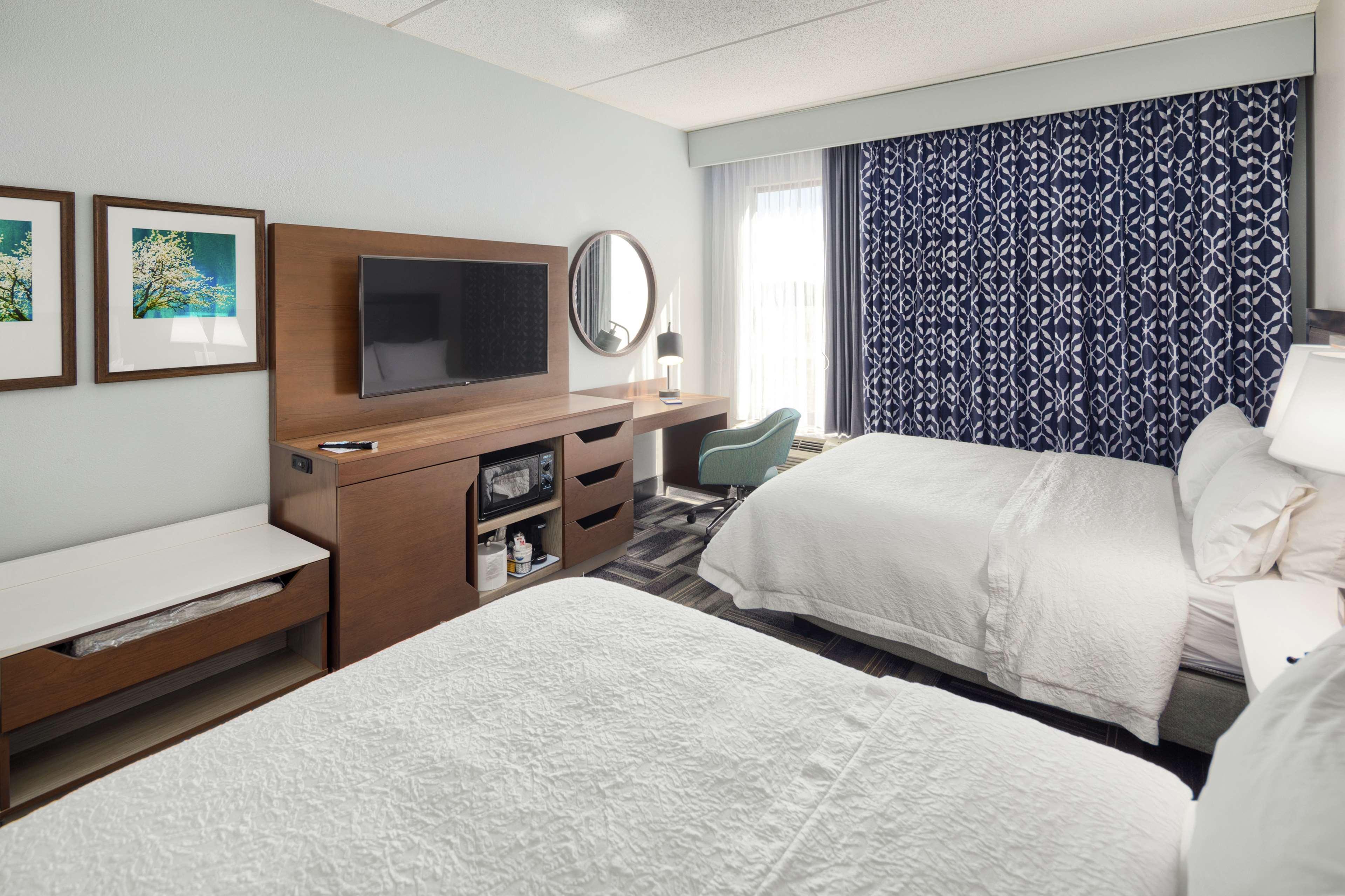 ROOM, 2 QUEEN BEDS, BATHTUB