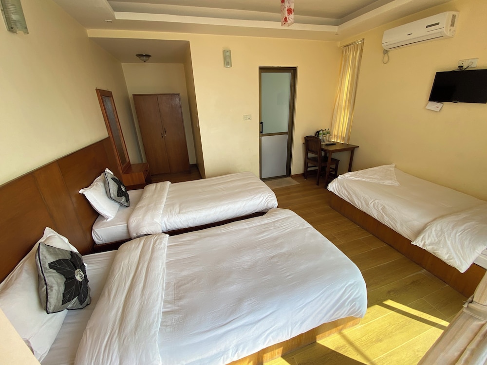 Ratna Giri Resort 11/49