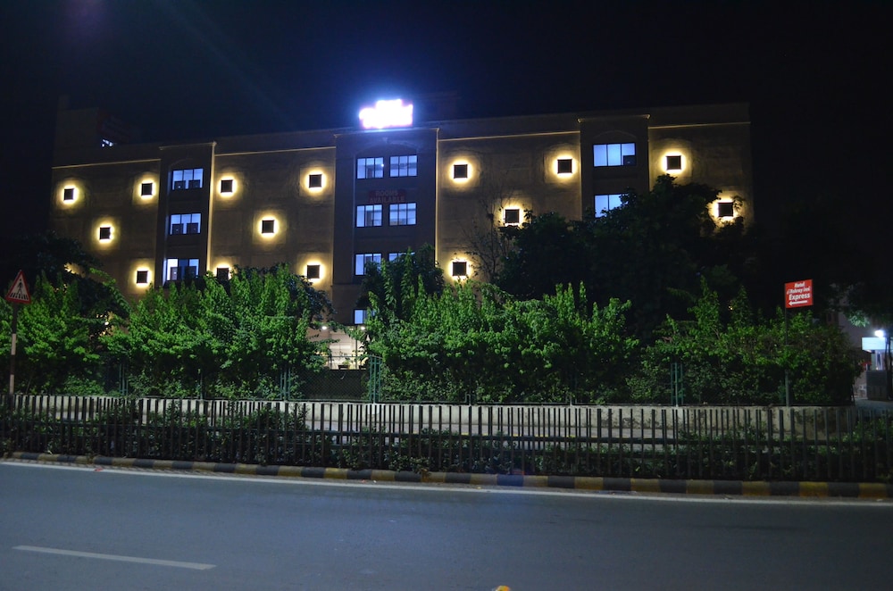 Hotel Ashray Inn Express 5/35