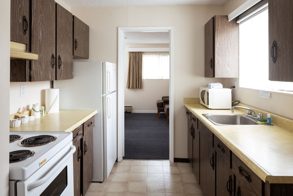 Robin Hood Inn & Suites 42/59
