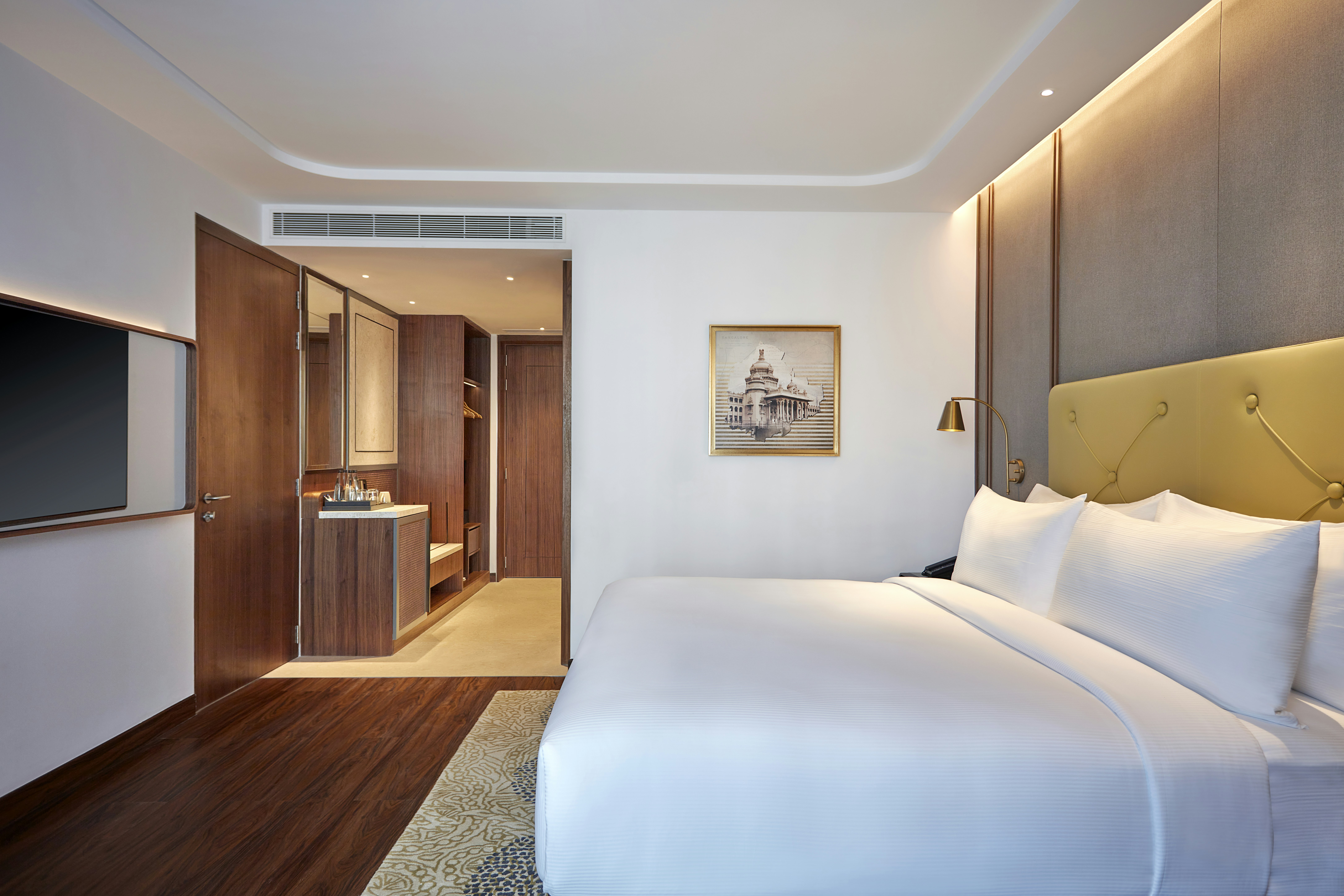 ROOM, KING BED, ACCESSIBLE