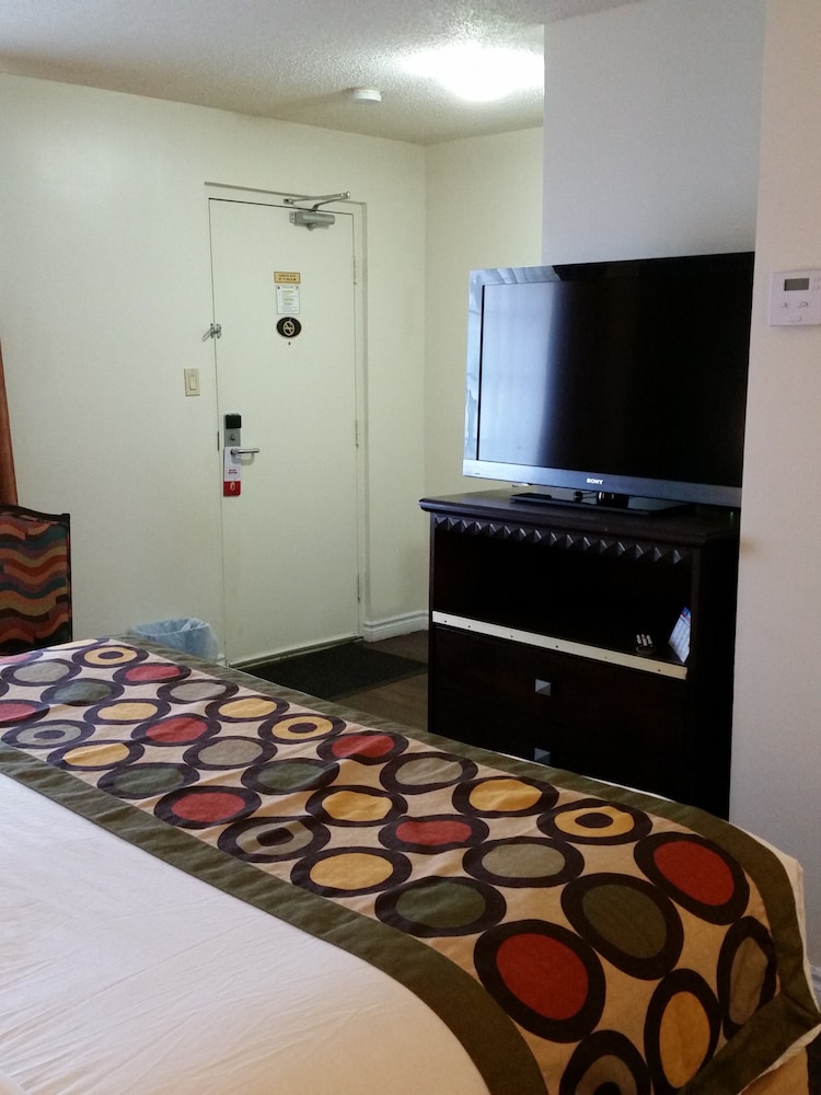Super 8 by Wyndham Brockville 27/42