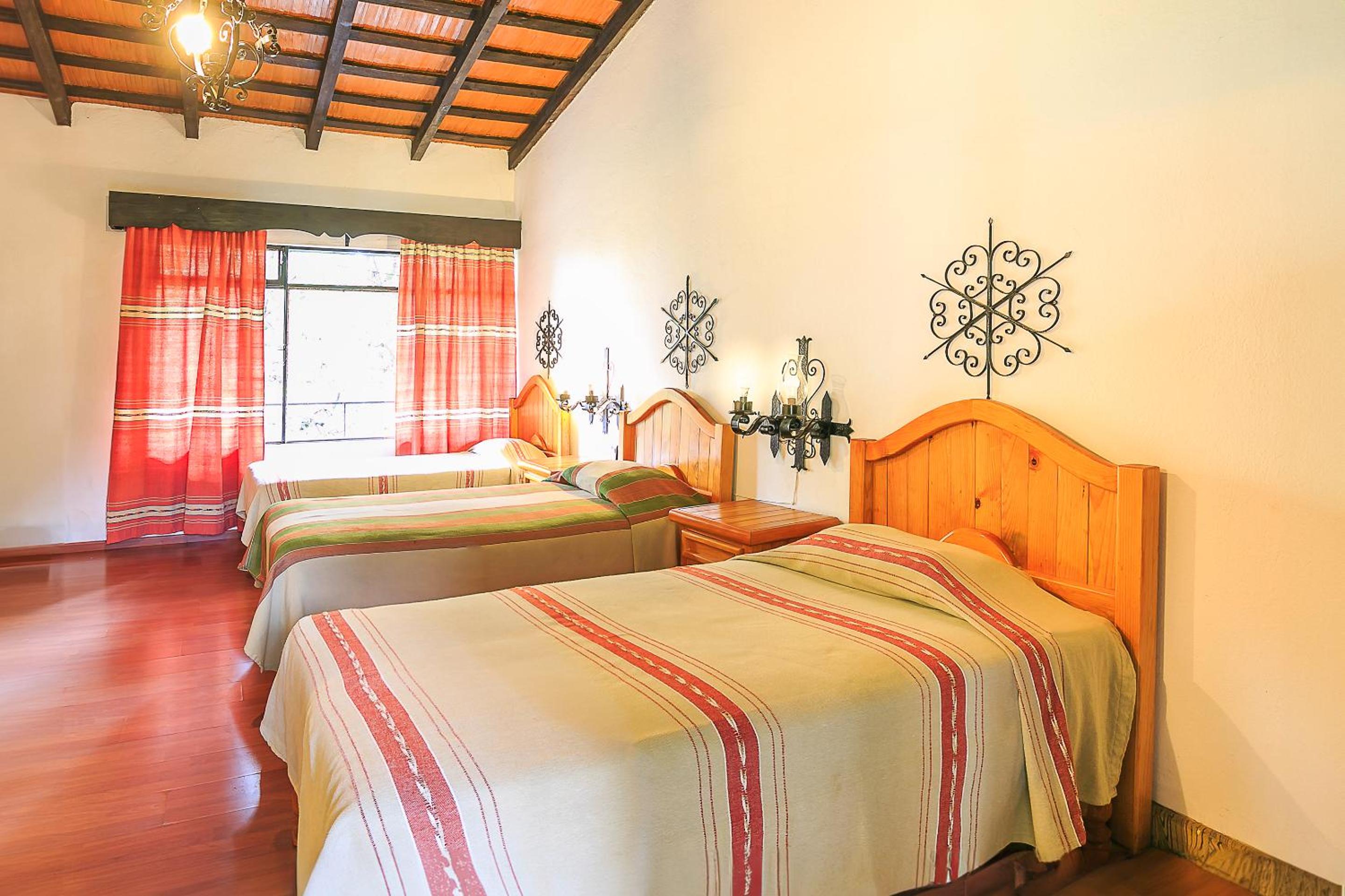 غرفة أساسية ثلاثية، Hotel Pie de la Sierra 5/10
