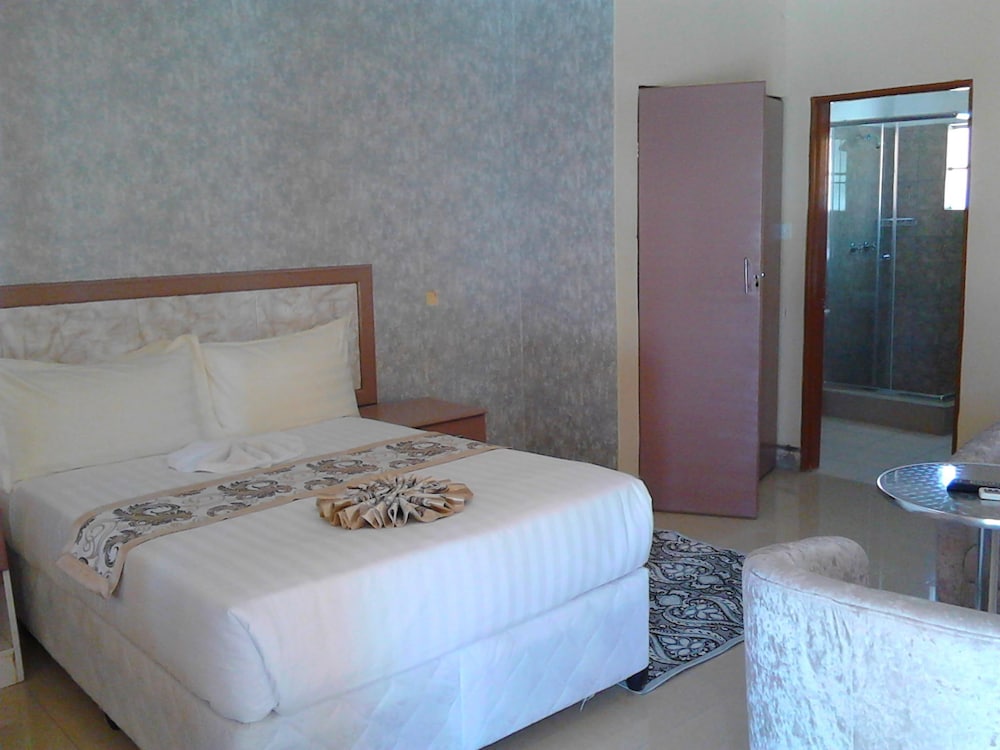 Pacific Conqueror Self Catering Units 9/32