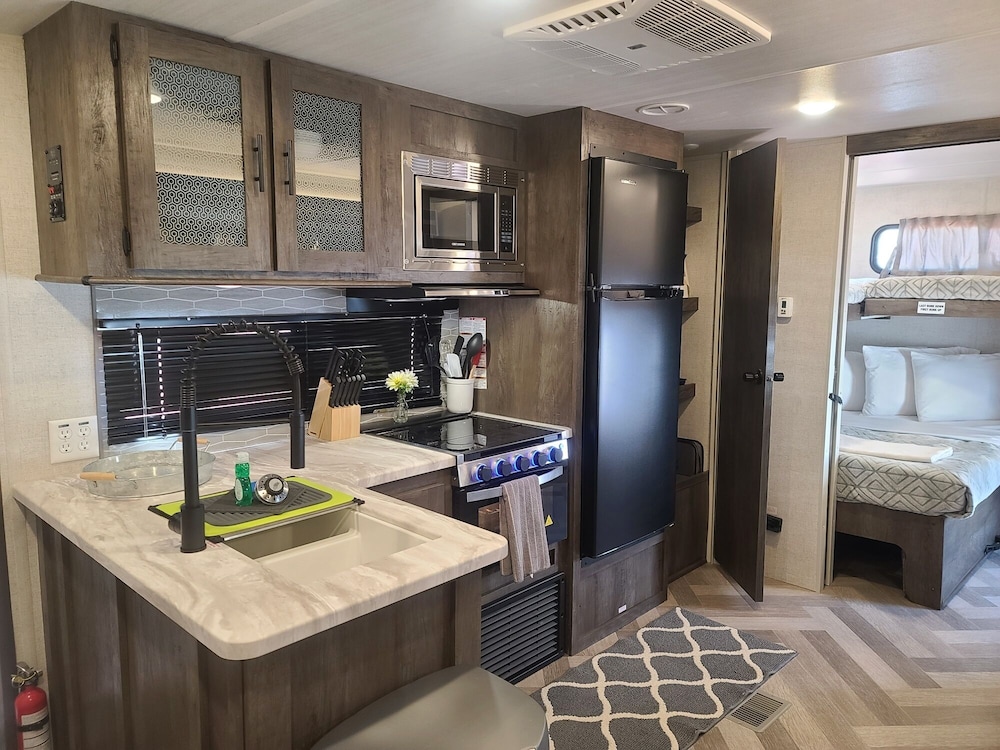 Grand Canyon RV Glamping 12/81