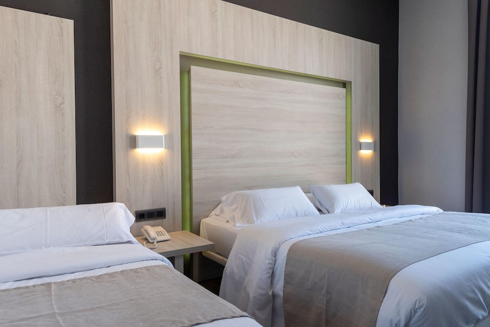 Hostal Plaza Goya Bcn 10/32