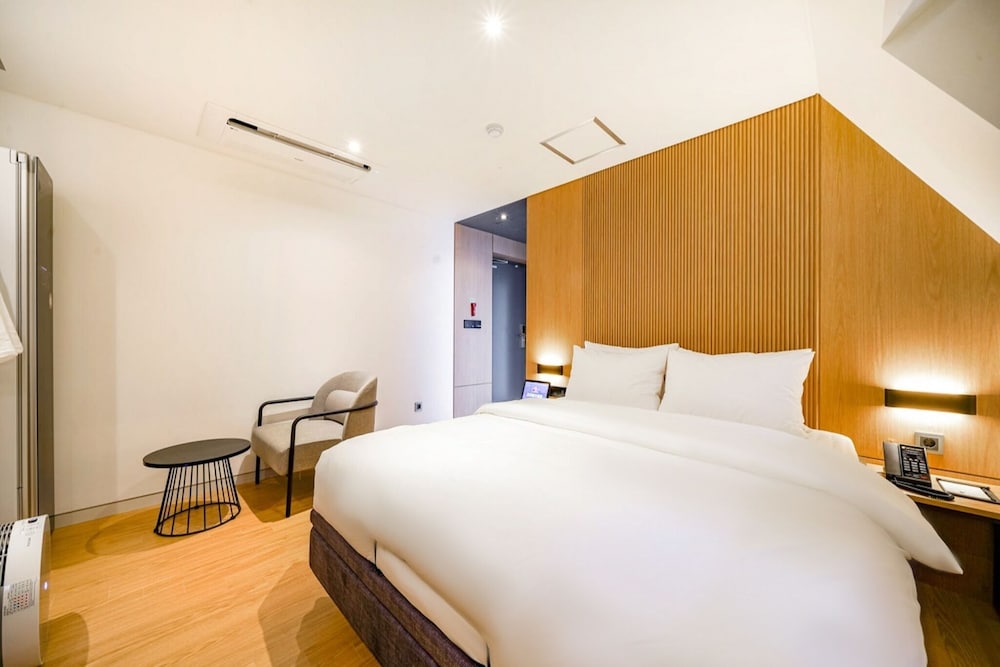 Style, Deluxe, Queen Bed, with View, Bathtub