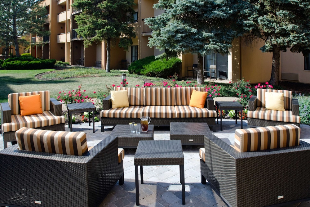 Sonesta Select Kansas City Airport Tiffany Springs 38/48