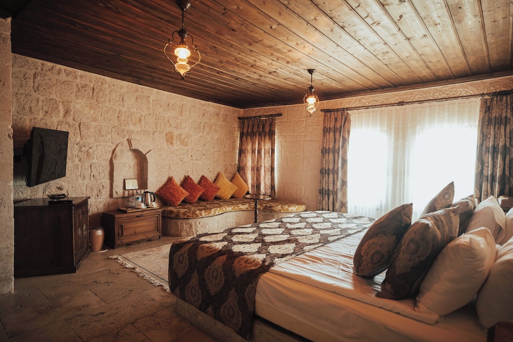 Hu of Cappadocia 34/50