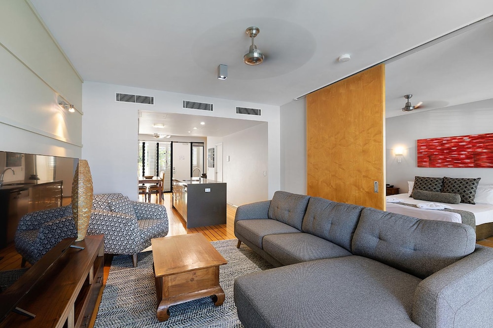 The Boathouse Apartments 45/70