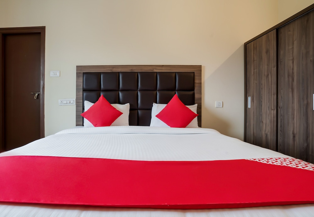 OYO 28637 Gokul Grand 12/27