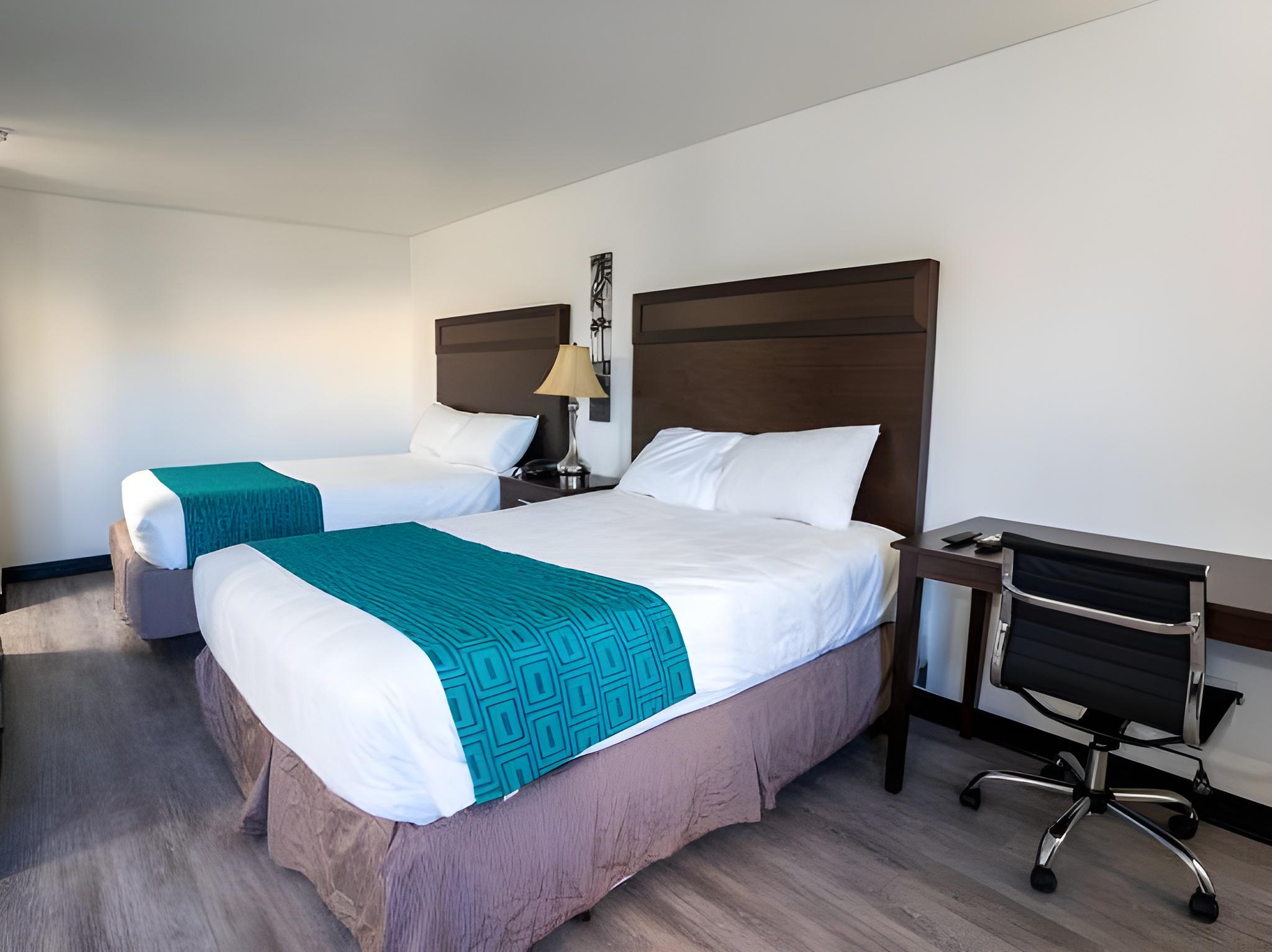 Suite, 2 Queen Beds, Kitchen