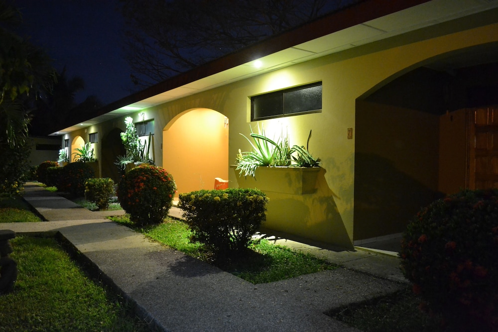 Hotel Villa Creole 50/54