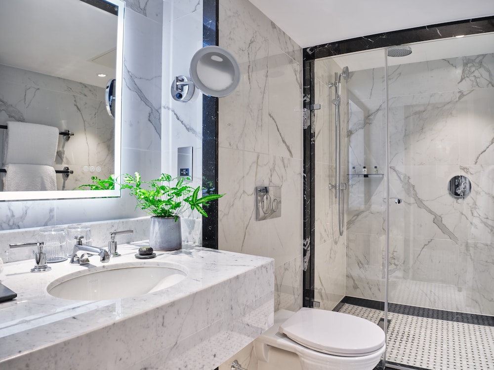 The Mayfair Townhouse – an Iconic Luxury Hotel 63/66