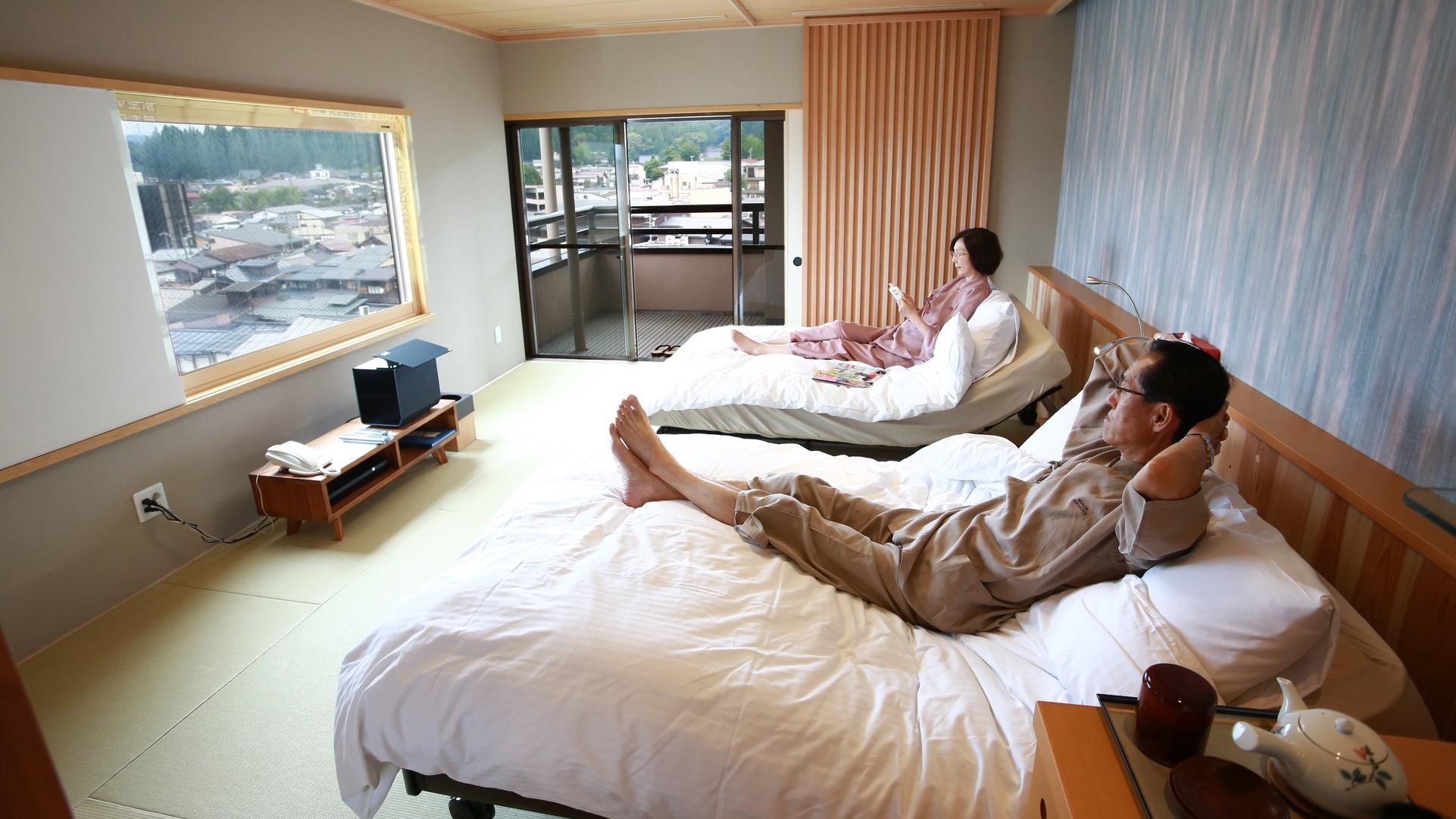 Room, Twin Beds, Riverside