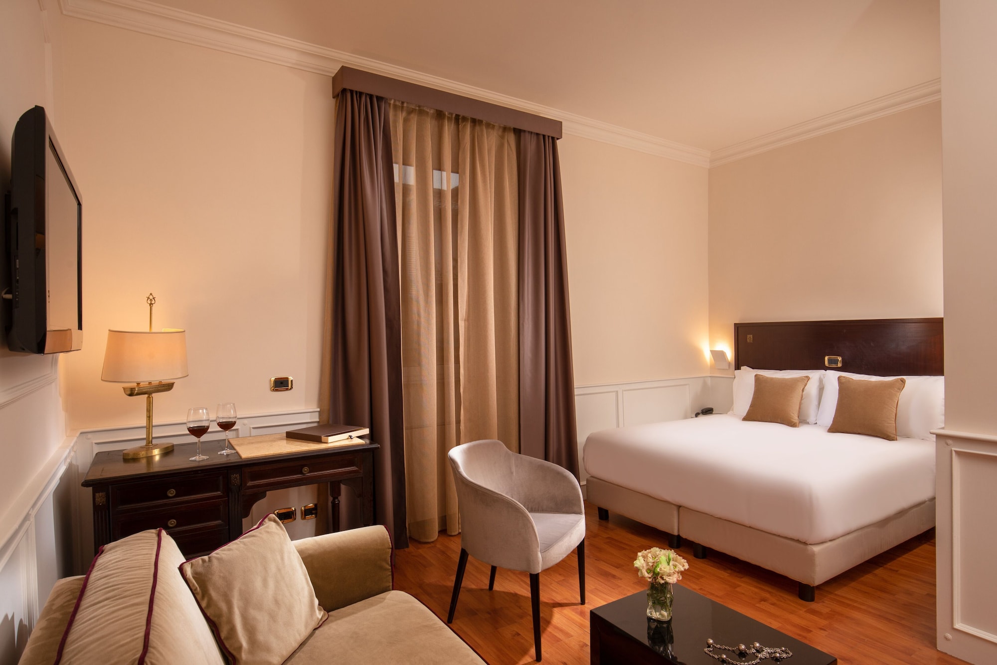 ROOM, QUADRUPLE