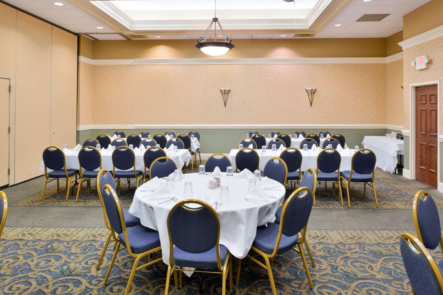 Dutch Inn Hotel 17/22