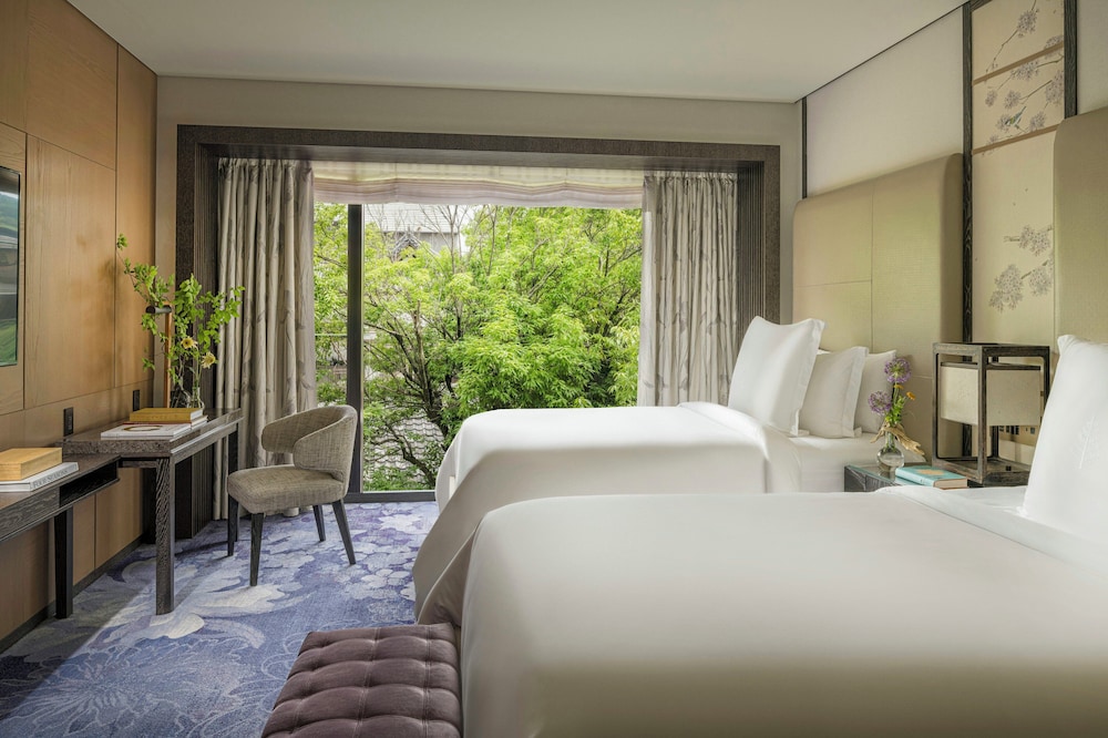 1 BEDROOM, RESIDENCE