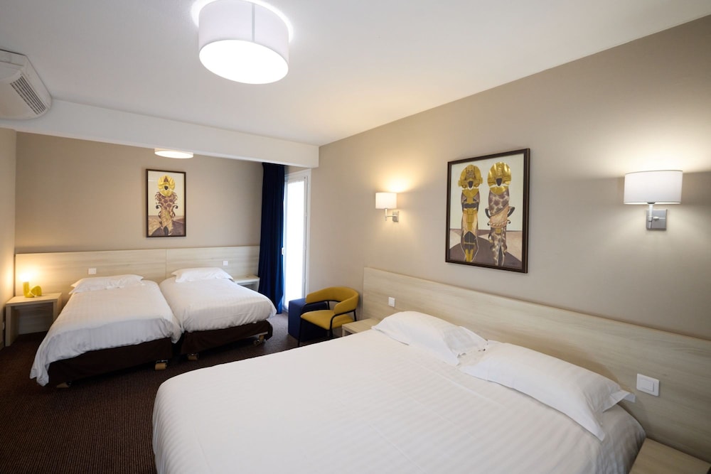 Room, Quadruple, Double and Twin Beds