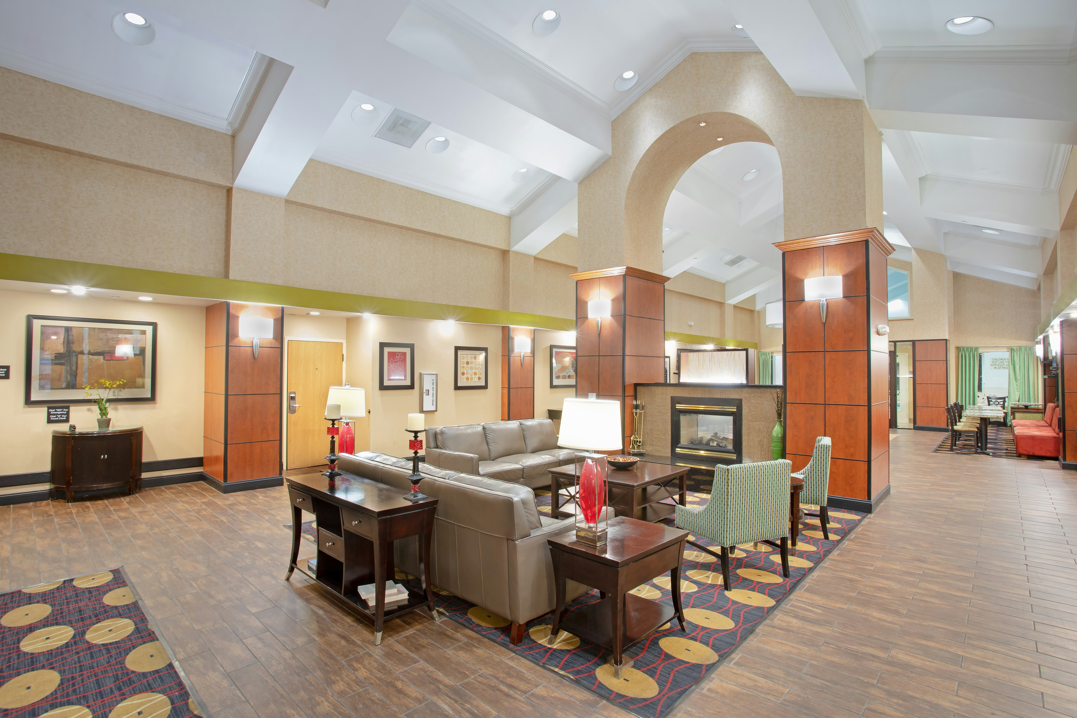 Hampton Inn & Suites Kansas City-Merriam 20/36