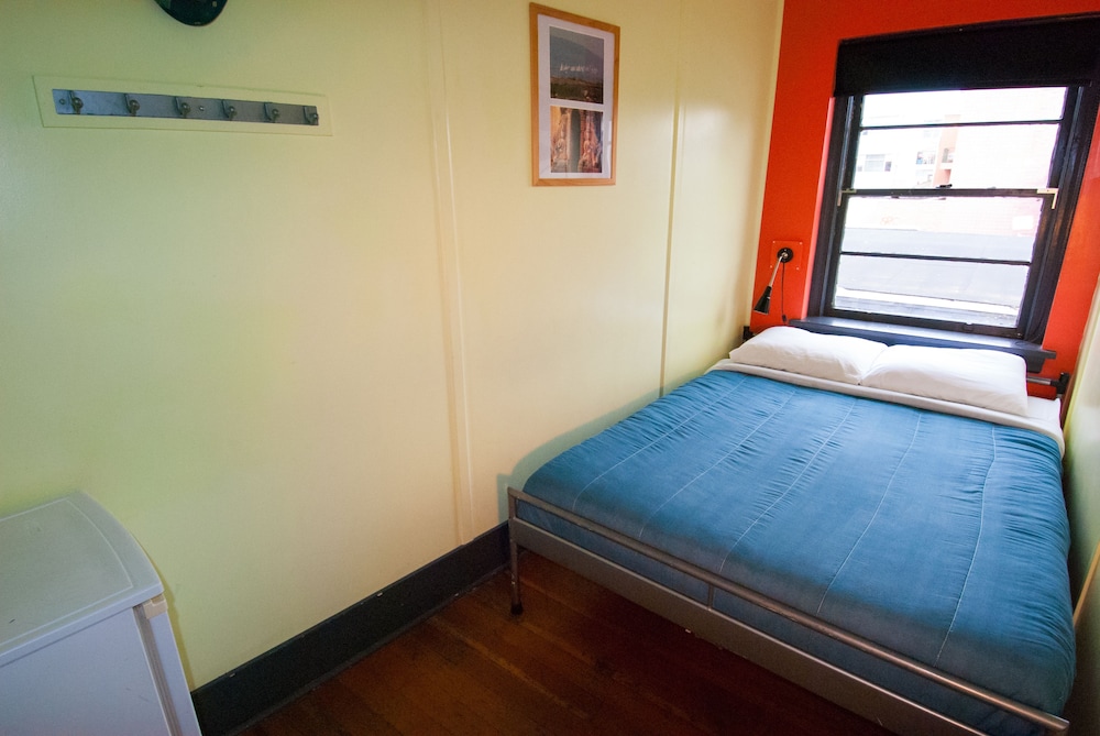 Ocean Island Inn Backpackers Suites Hostel 50/79